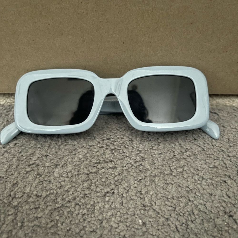 BLUE SUNGLASSES